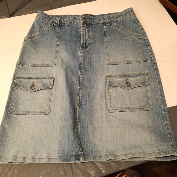 Retro Santana Y2K 6 pocket jean skirt, size 13 /34, slit in front - Picture 11 of 11